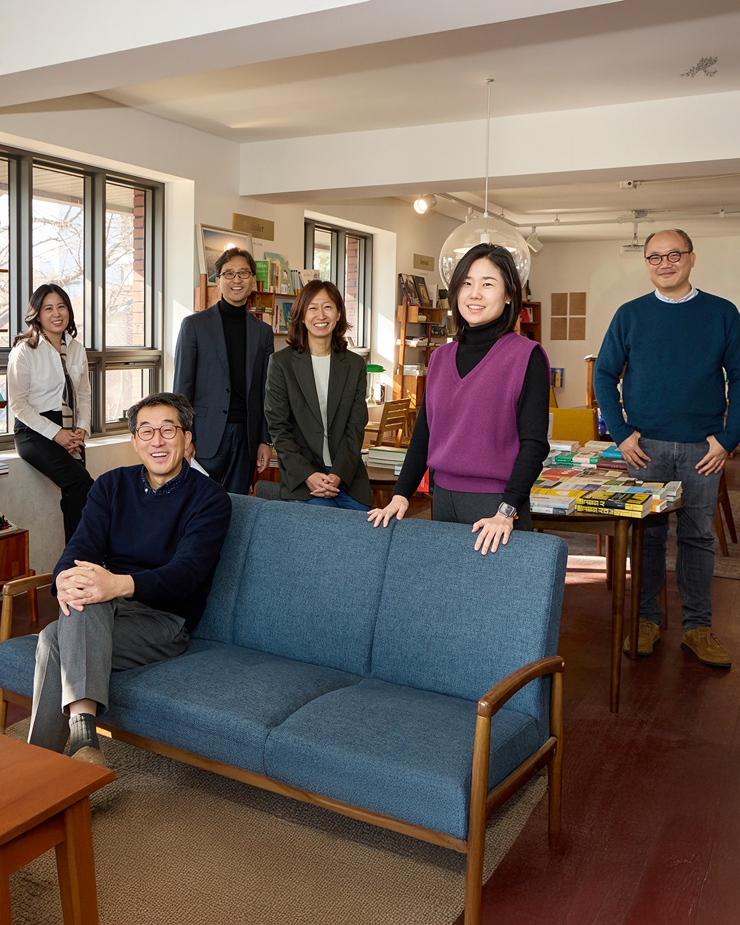 피·땀·칩으로 만든 SK하이닉스의 ‘슈퍼 모멘텀’… 집필진이 전하는 비하인드 스토리

아무도 가보지 않은 길에 도전하며 HBM이라는 새로운 표준을 만들어가고 있는 SK하이닉스!

이번에는 그 치열했던 기록의 이면을 집필진과 함께 들여다 봅니다🔎

책에 담지 못한 생생한 비하인드 스토리부터 집필진이 꼽은 결정적인 순간까지!✨

👉 자세한 내용은 SK하이닉스 뉴스룸에서 확인하세요.

#SK하이닉스 #SK하이닉스뉴스룸 #AI메모리 #HBM #SUPER_MOMENTUM #반도체산업 #슈퍼모멘텀