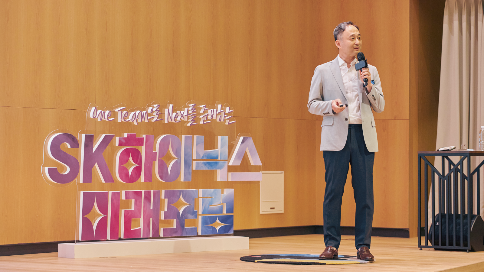 주제 발표를 진행하는 노원우(연세대 전기전자공학부) 교수