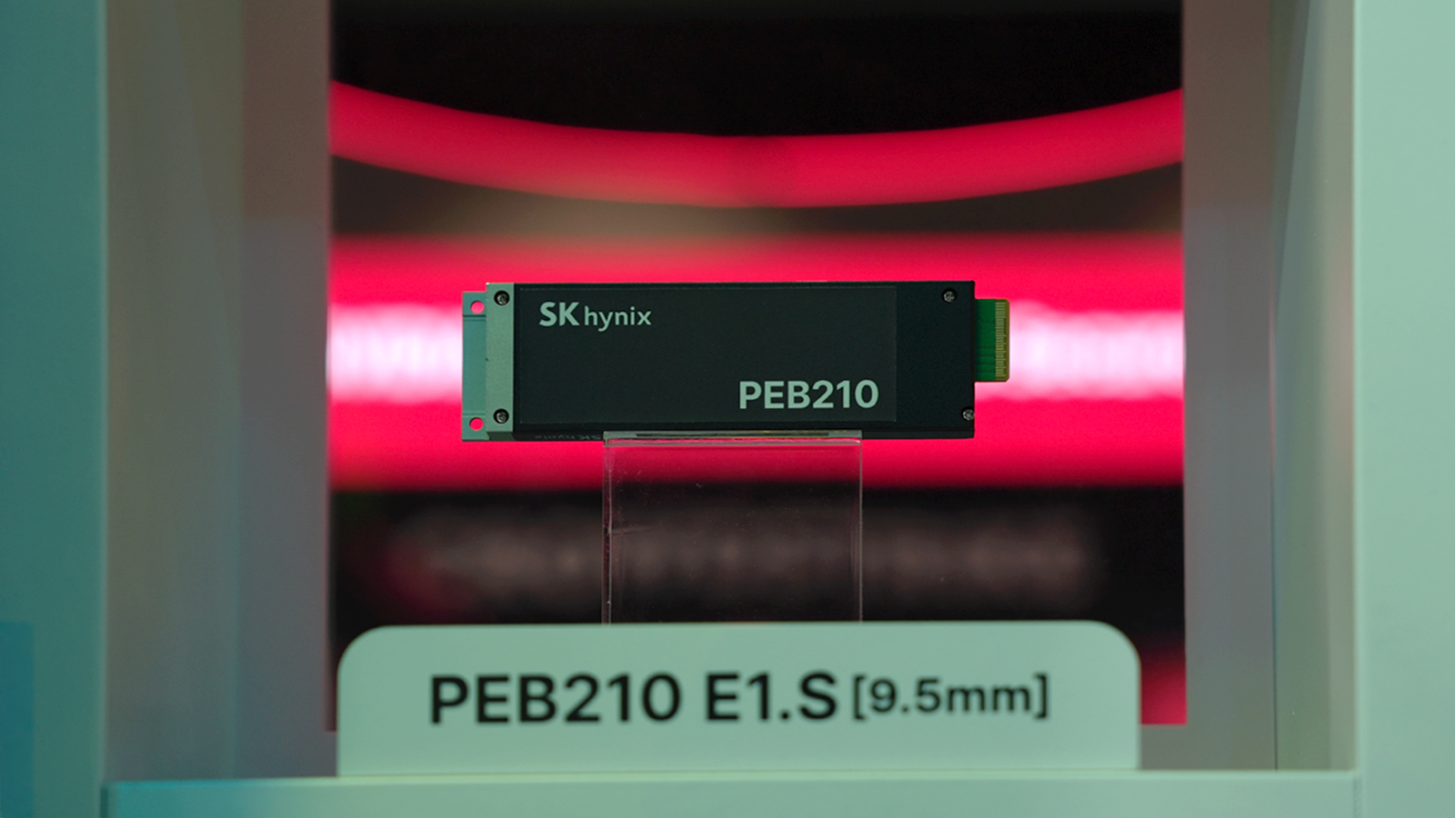 ▲ 수냉에 최적화된 eSSD인 PEB210 E1.S