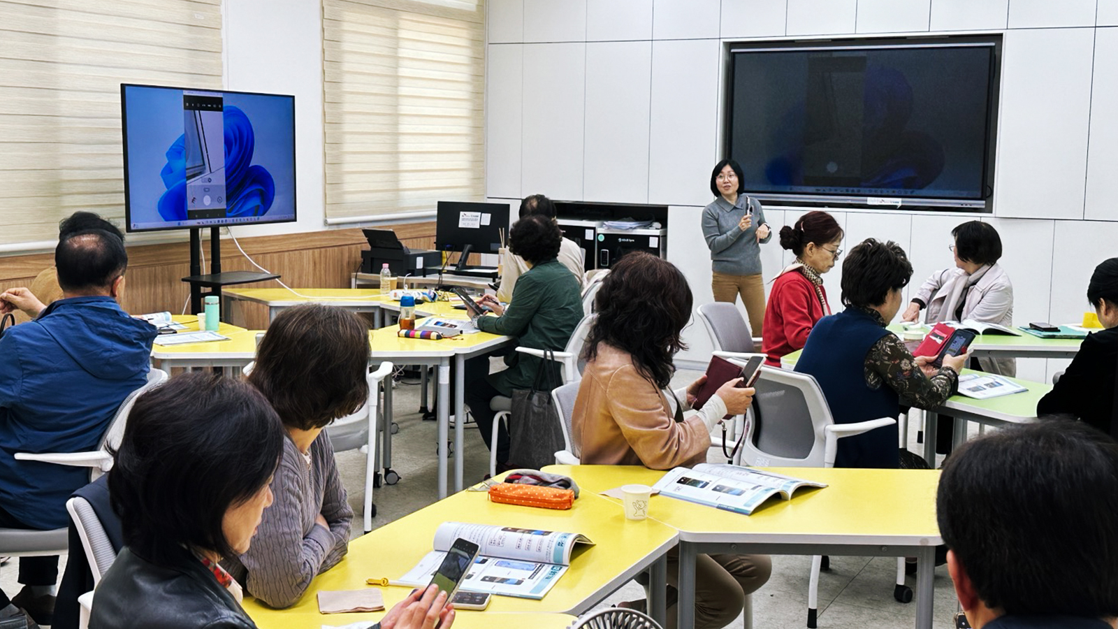 [상생 IN사이드] 배우던 어르신, 이제는 가르치는 선생님… SK하이닉스 'ICT해피에이징'이 만든 배움의 선순환 story 기타 이미지 2026 02