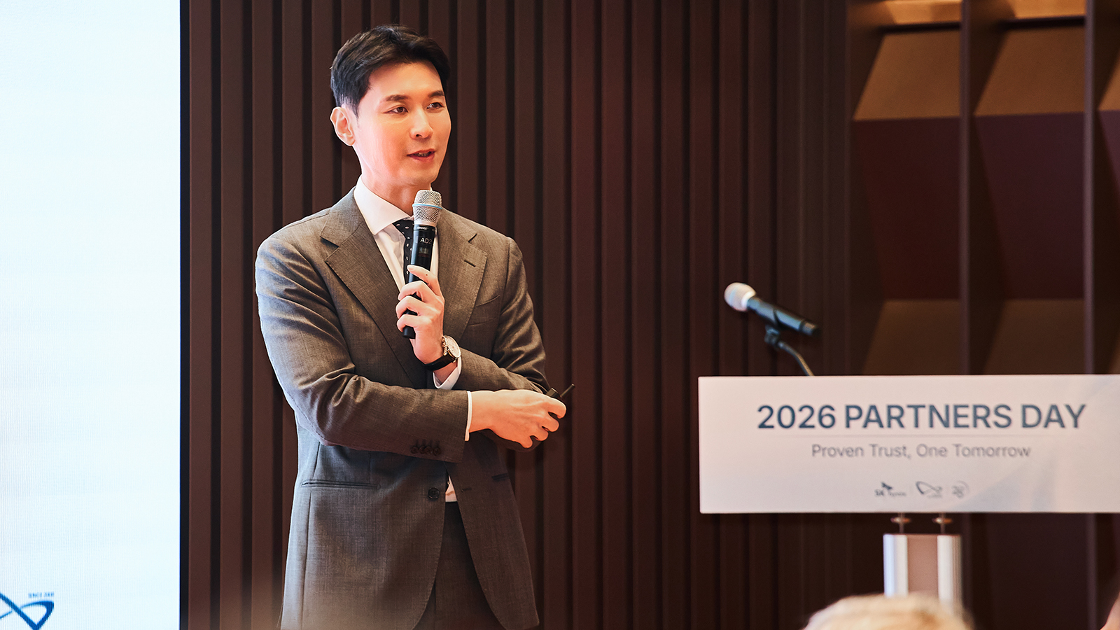 “신뢰로 함께 걸어온 25년, 다음 25년의 가능성을 열다”… SK하이닉스, ‘2026 파트너스데이’서 협력사와 ‘원팀(One Team)’ 결속력 재확인 08 행사 사진