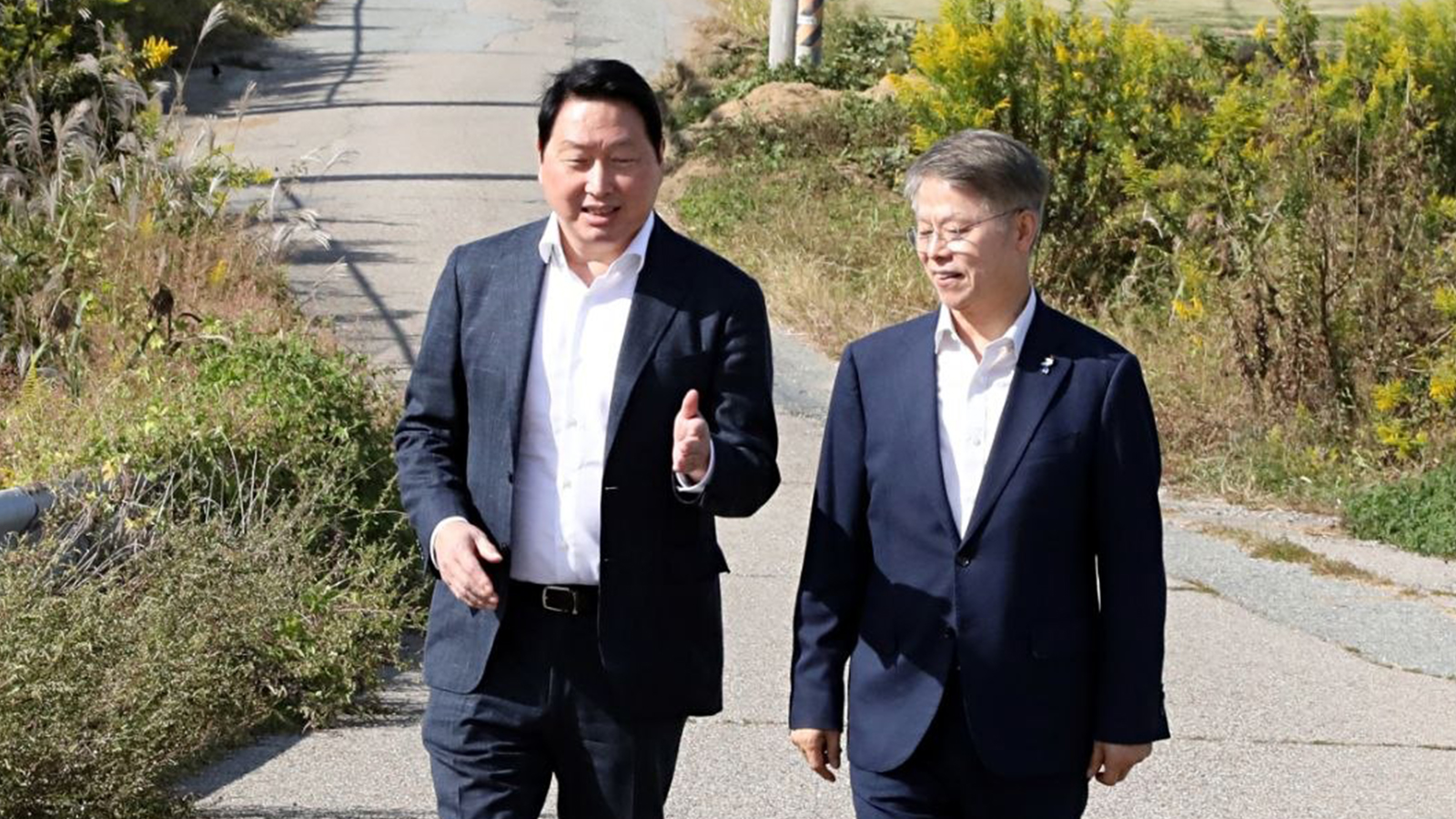 광주 부지 찾은 SK그룹 최태원 회장, “호남권 반도체 클러스터 속도감 있게 추진할 것” 02 인물 사진